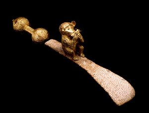 Sværd med skede og Sword Ornament, Ghana, 1930-40 (bladguld, træ, jern, stråleskind og guld)